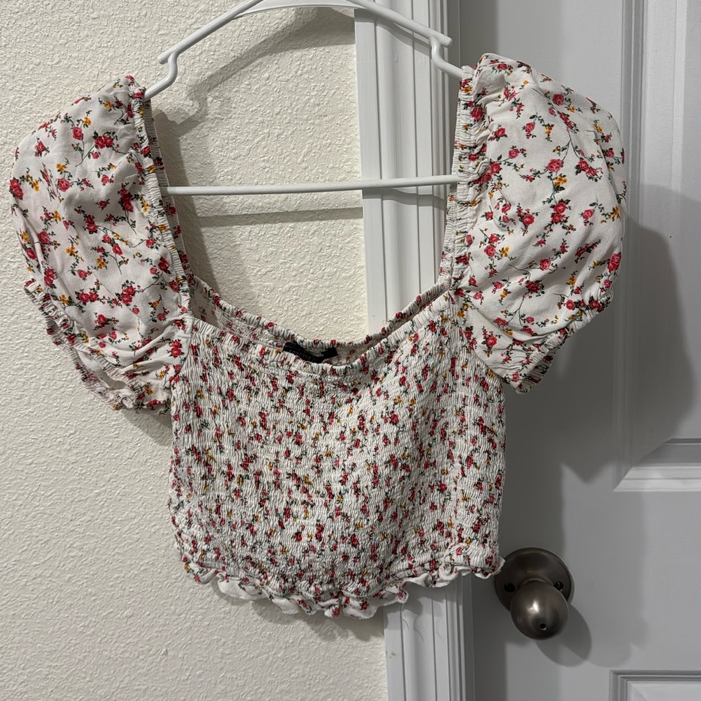 Women’s white floral top